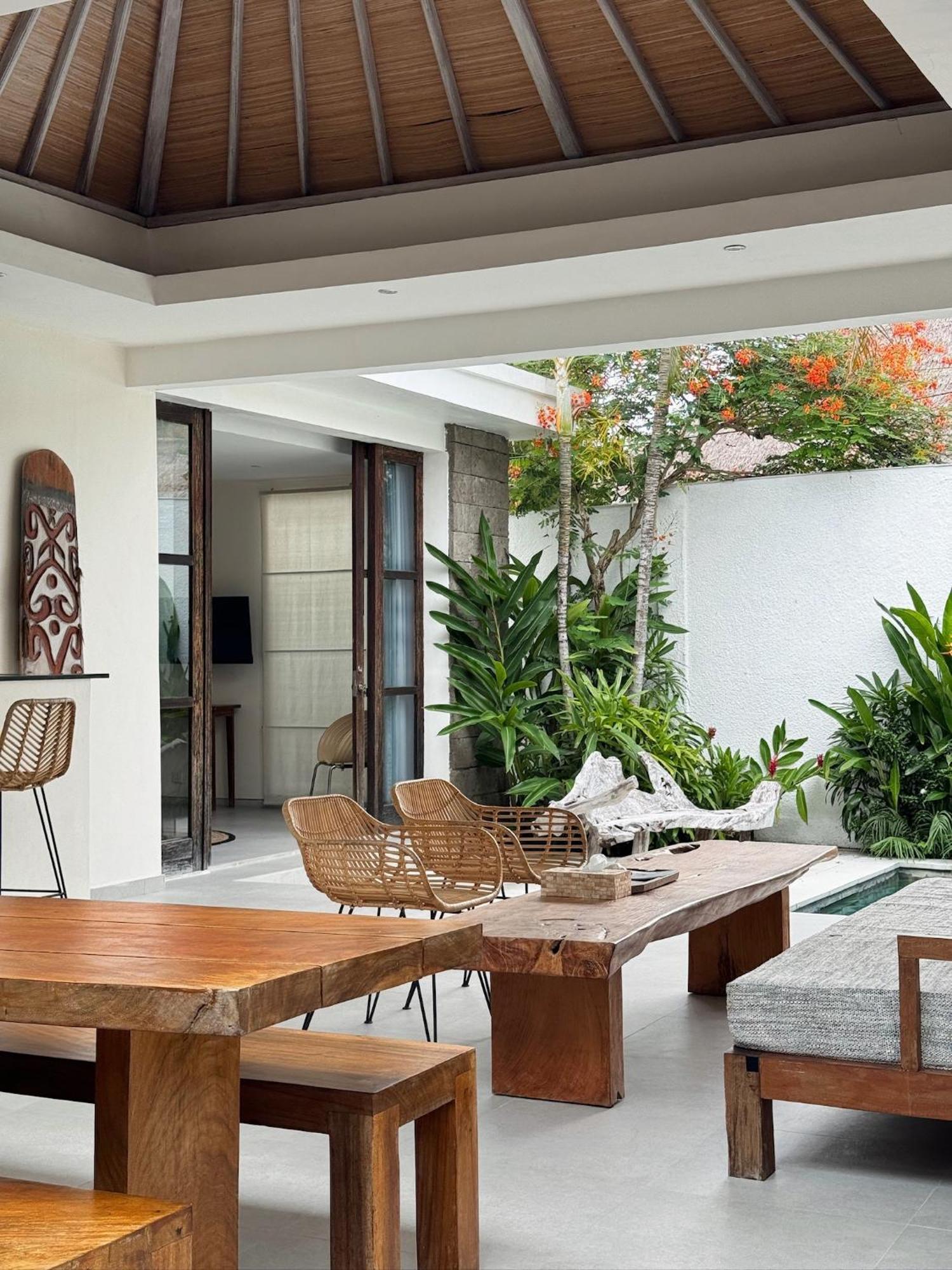 Aster Villa Seminyak Exterior photo